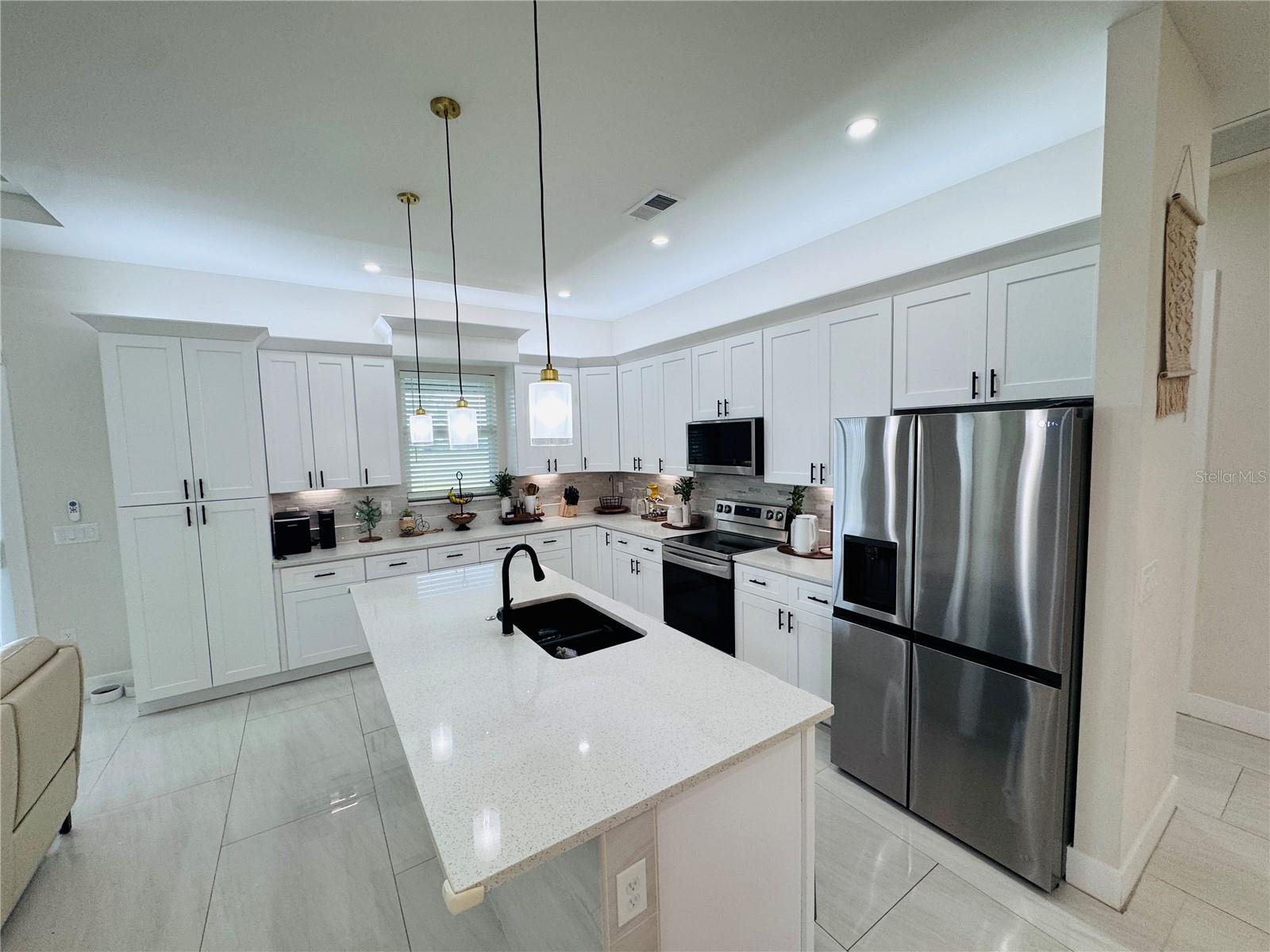 Image 17 of 51 For 528 Jacaranda Parkway E