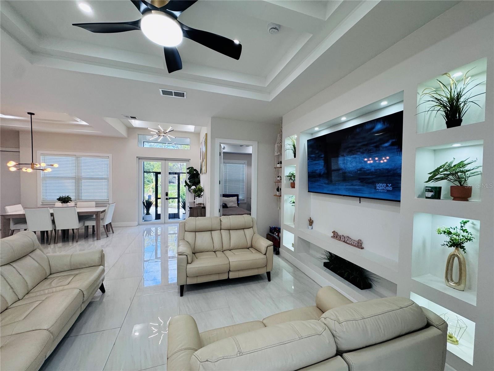 Image 20 of 51 For 528 Jacaranda Parkway E