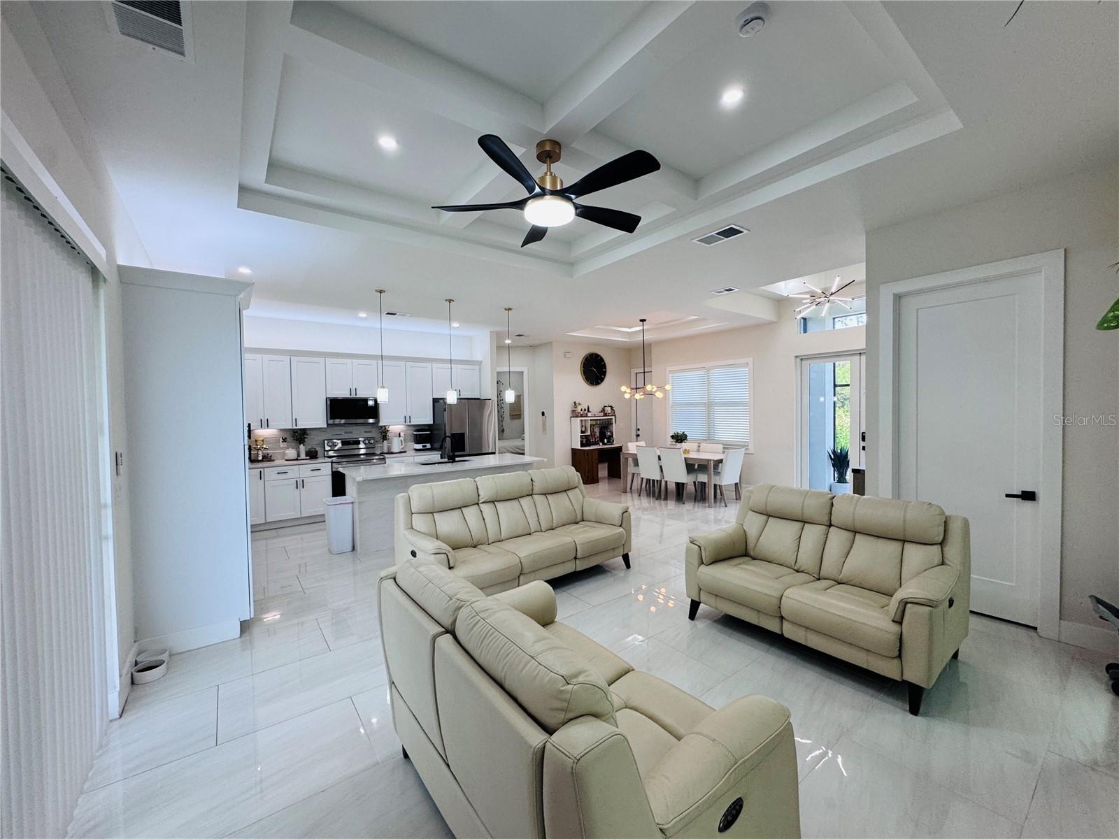 Image 21 of 51 For 528 Jacaranda Parkway E