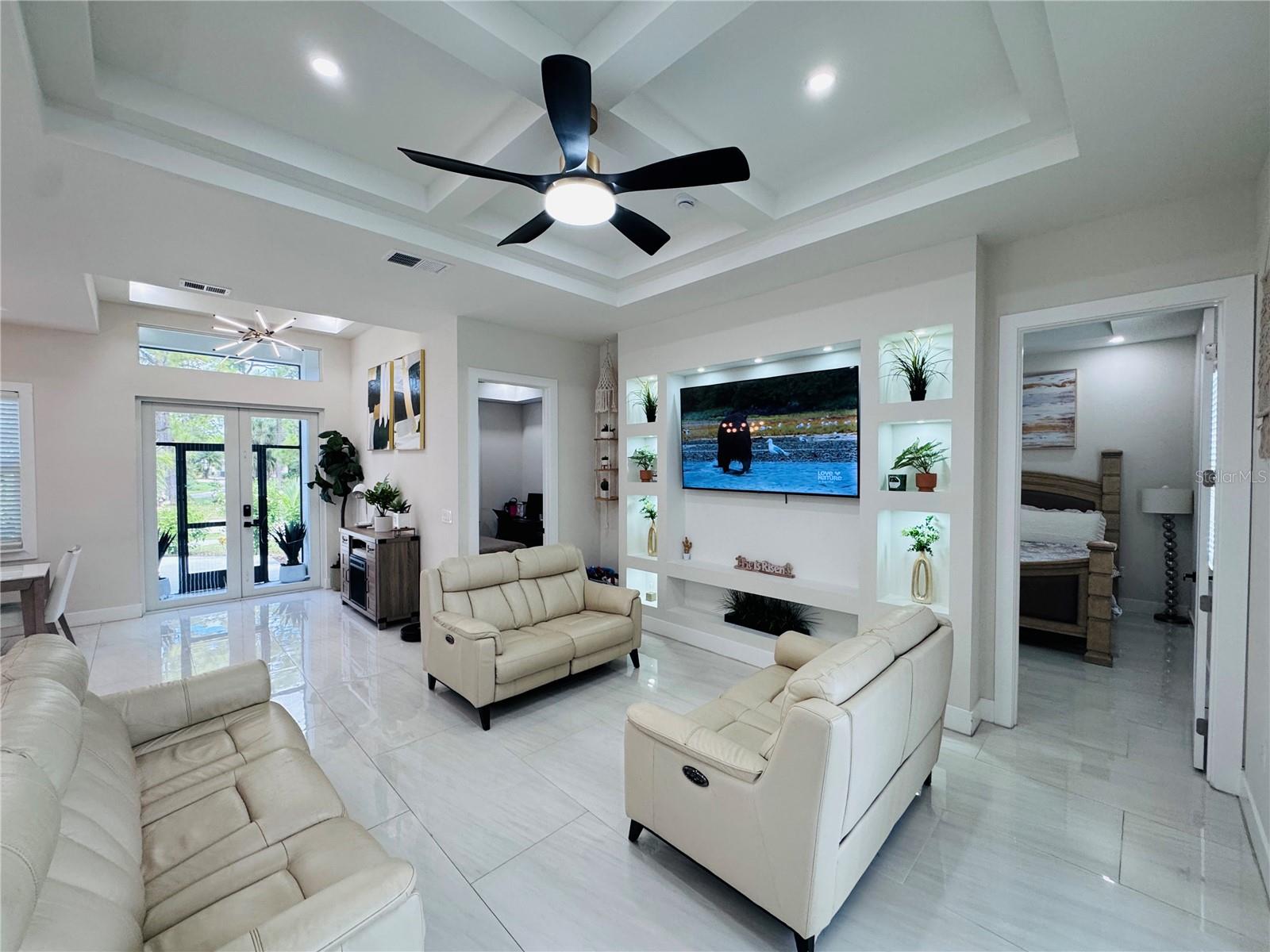 Image 22 of 51 For 528 Jacaranda Parkway E