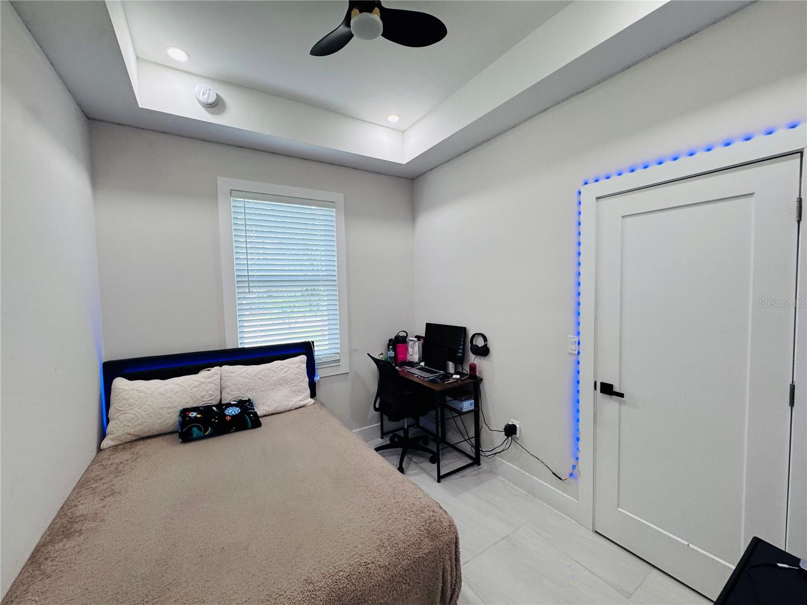 Image 24 of 51 For 528 Jacaranda Parkway E