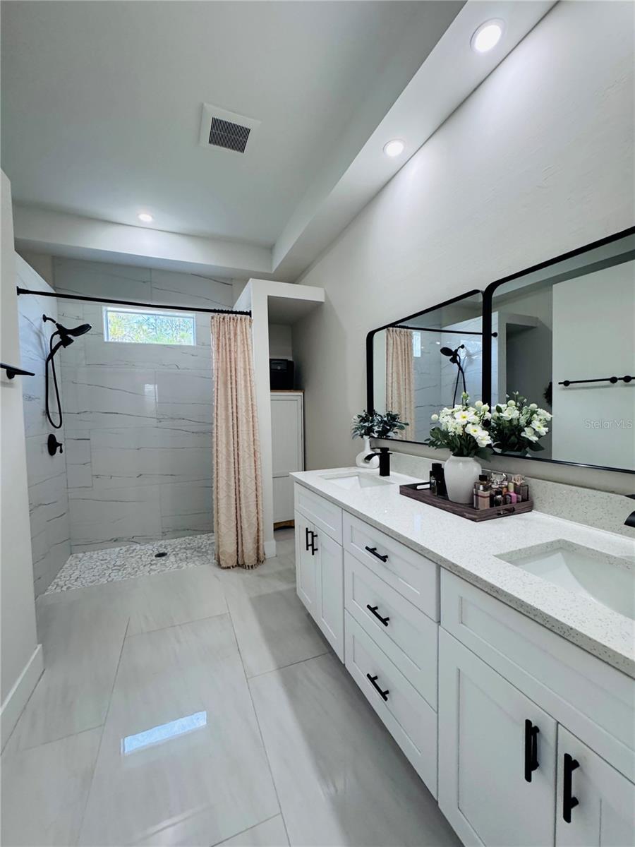 Image 27 of 51 For 528 Jacaranda Parkway E