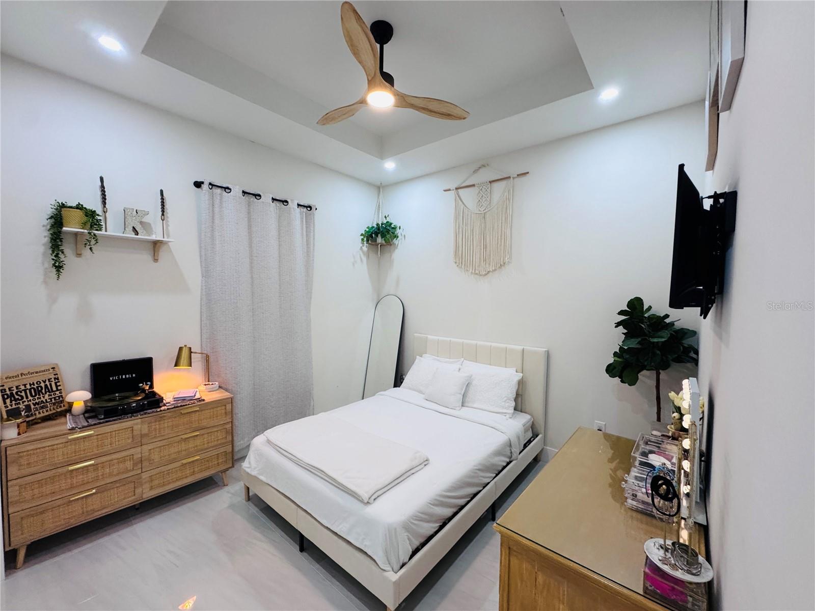 Image 36 of 51 For 528 Jacaranda Parkway E