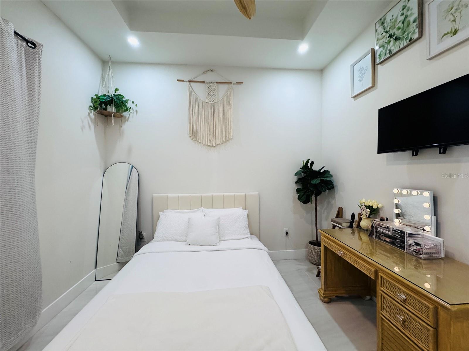 Image 37 of 51 For 528 Jacaranda Parkway E