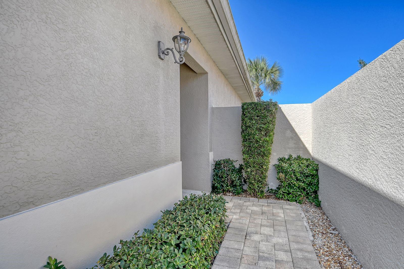 Image 4 of 66 For 462 Montelluna Drive 4