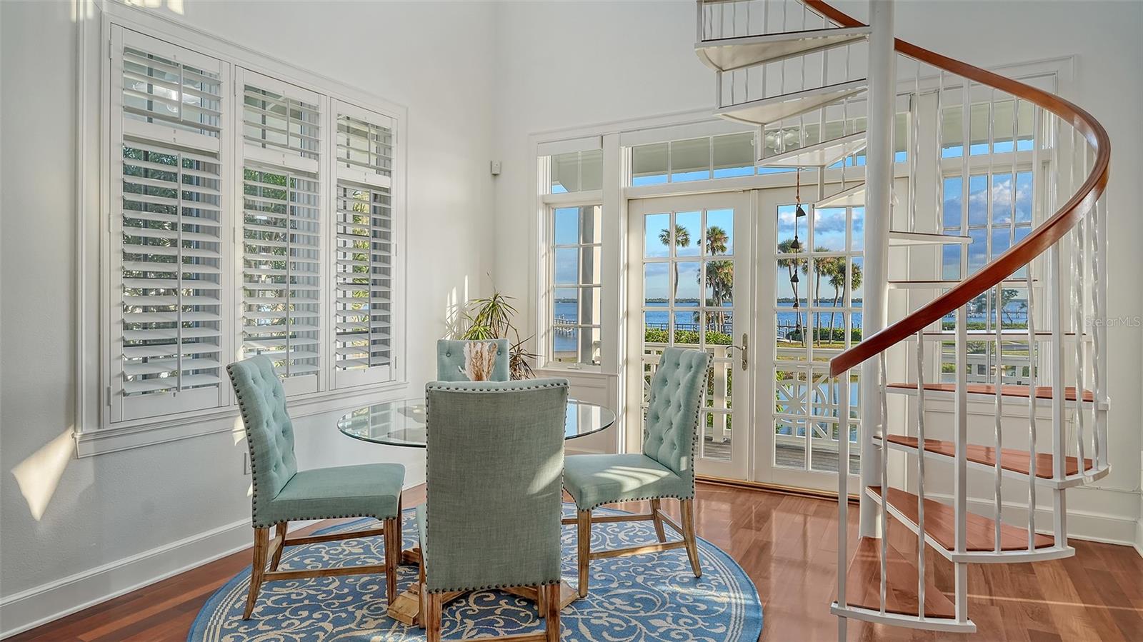 Image 12 of 79 For 31 Island Court