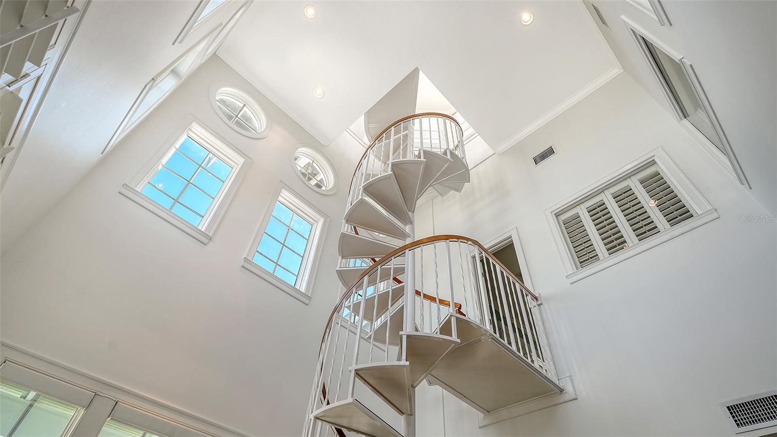 Image 14 of 79 For 31 Island Court