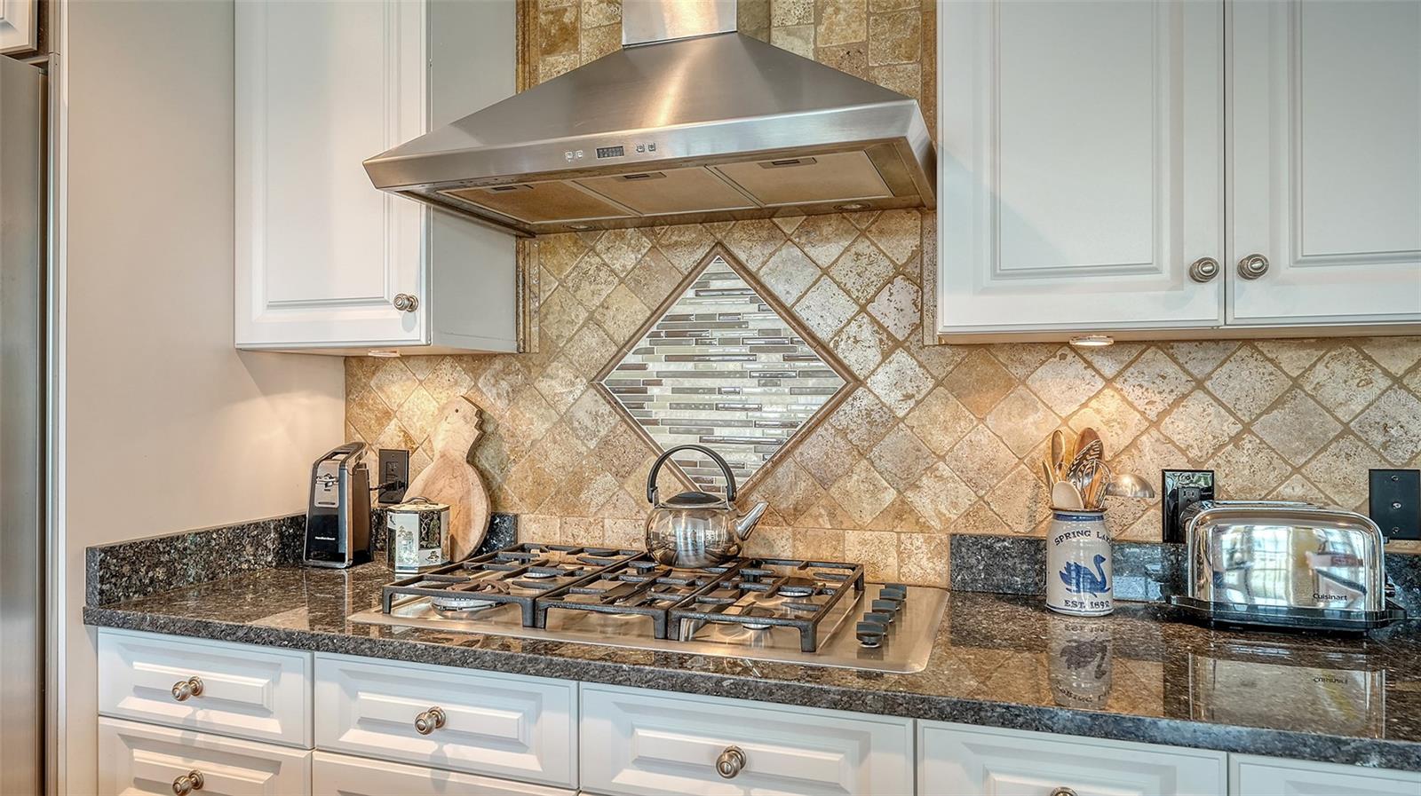 Image 19 of 79 For 31 Island Court