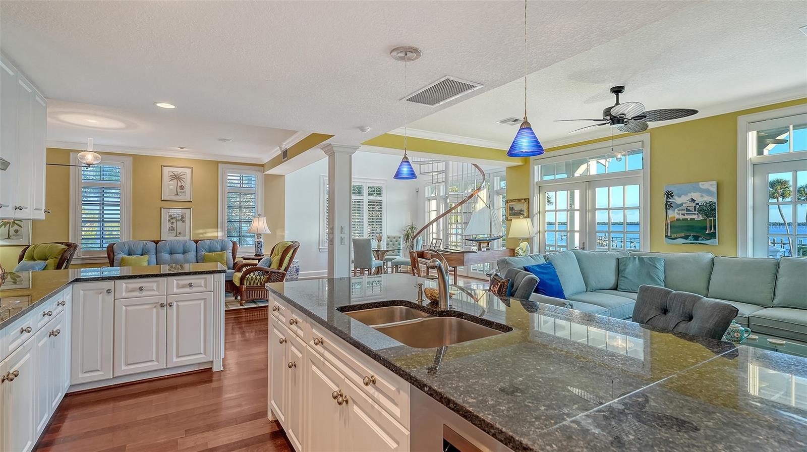 Image 21 of 79 For 31 Island Court