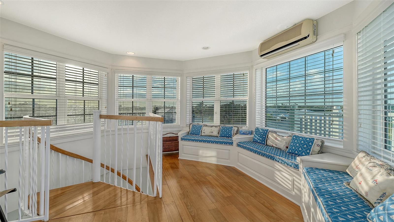 Image 36 of 79 For 31 Island Court