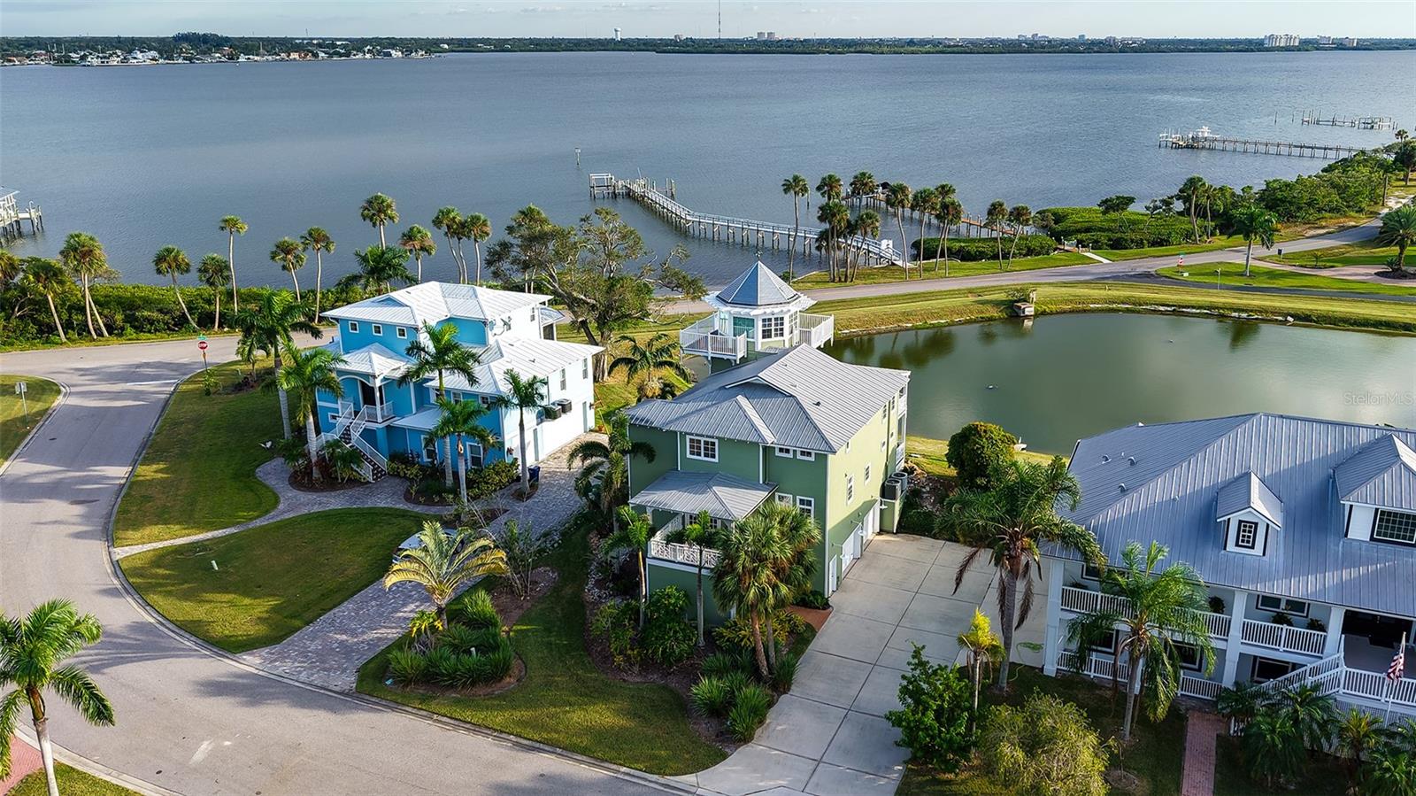 Image 4 of 79 For 31 Island Court