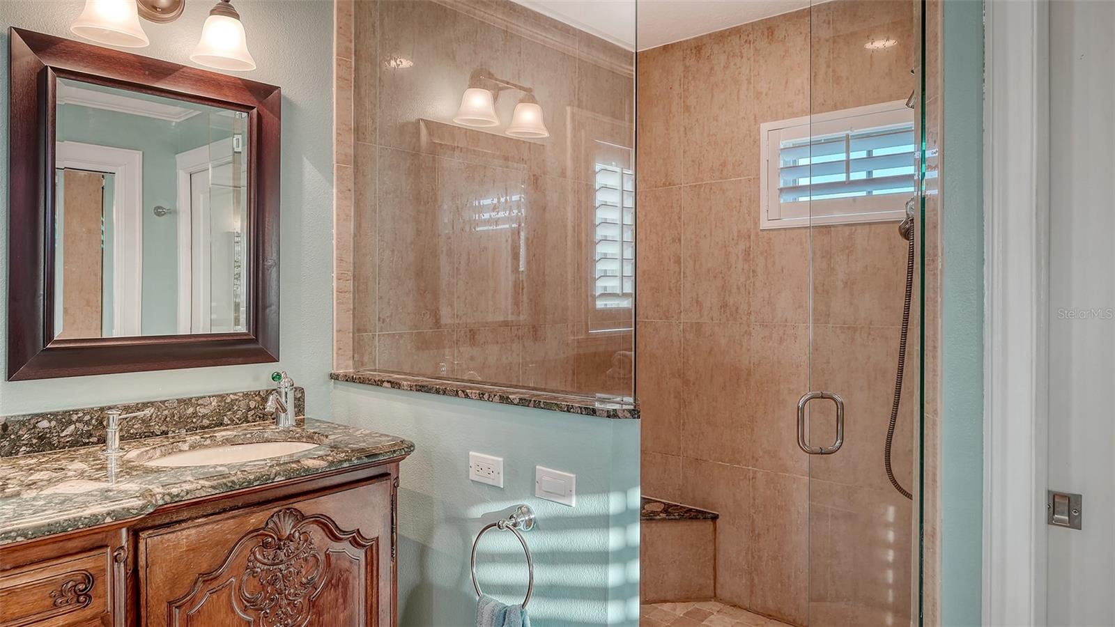 Image 44 of 79 For 31 Island Court