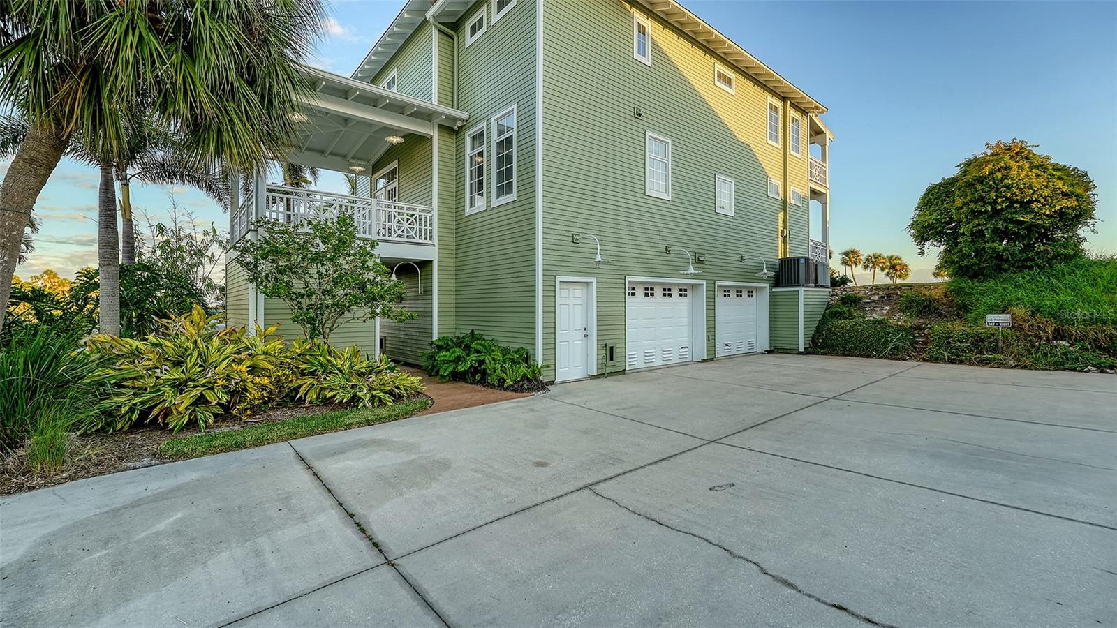 Image 57 of 79 For 31 Island Court