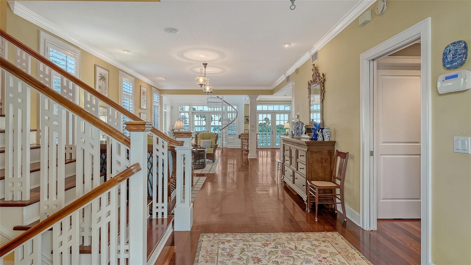 Image 7 of 79 For 31 Island Court