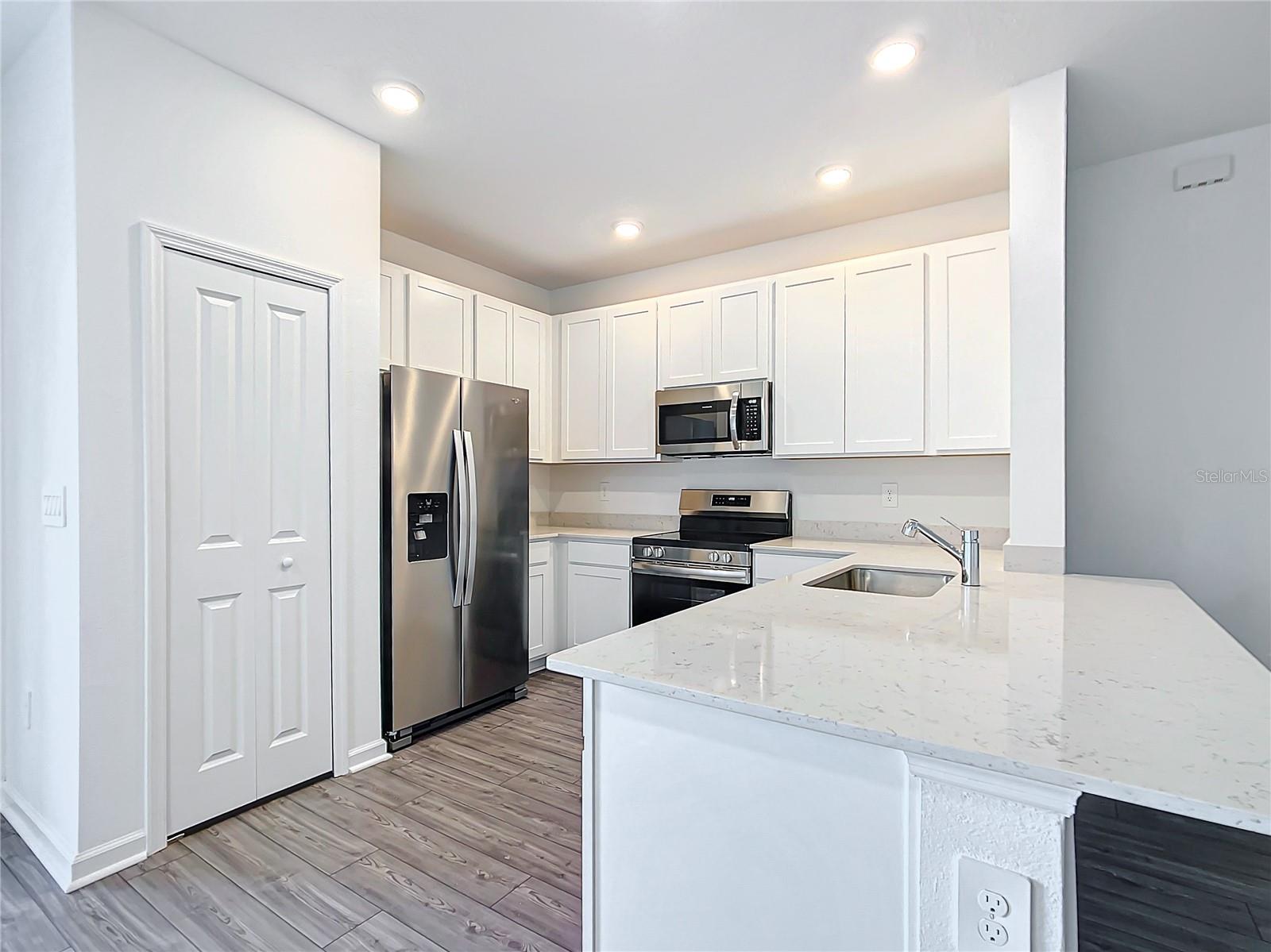 Image 10 of 41 For 4950 81st Loop
