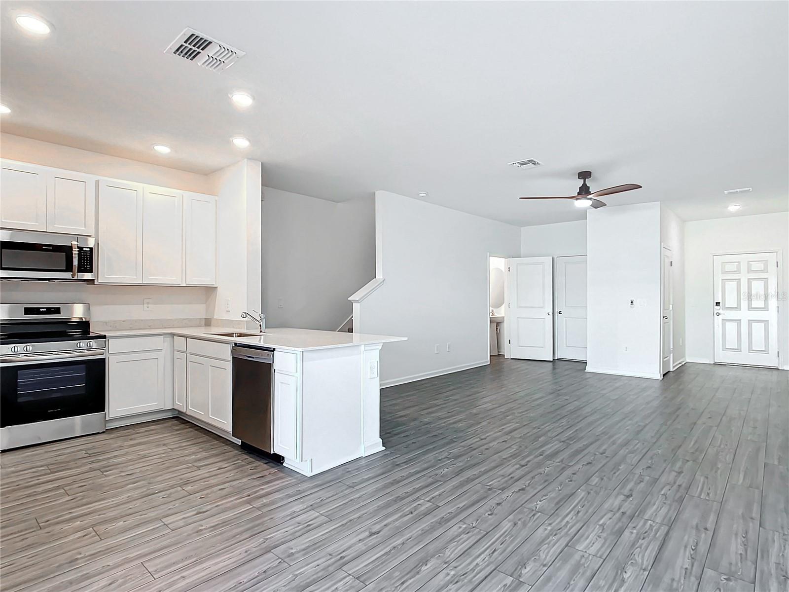 Image 11 of 41 For 4950 81st Loop