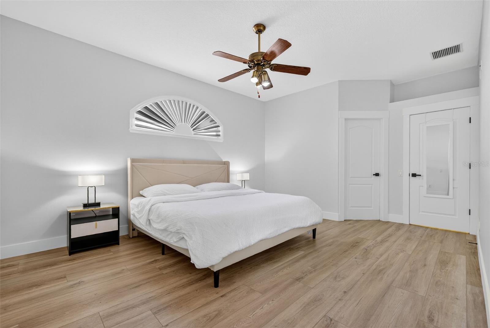 Image 19 of 57 For 8466 Idlewood Court