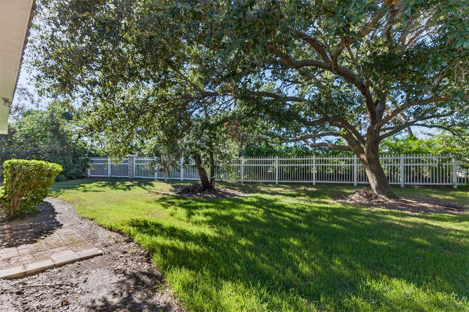 Image 40 of 57 For 8466 Idlewood Court