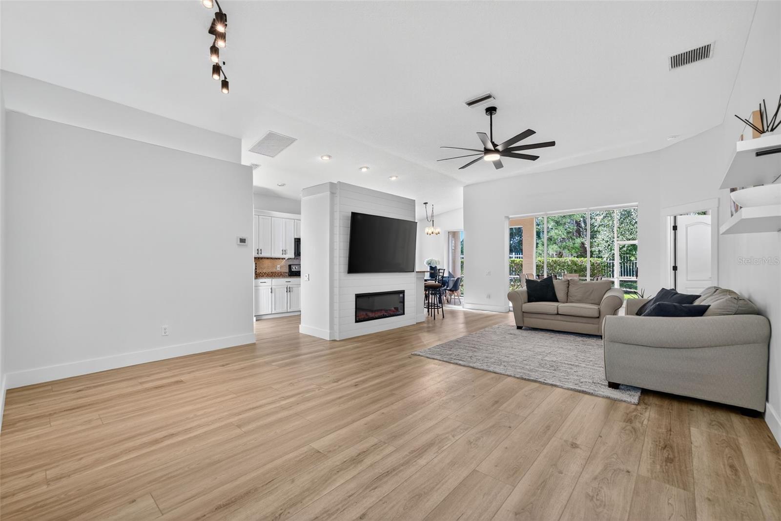 Image 6 of 57 For 8466 Idlewood Court