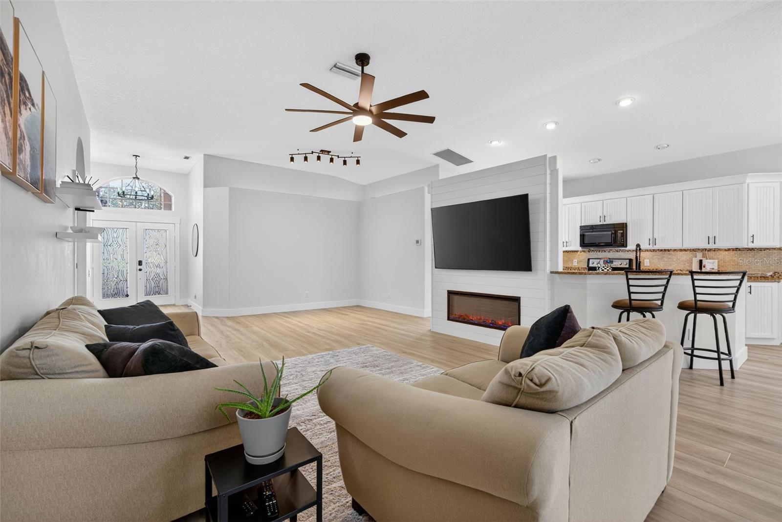 Image 9 of 57 For 8466 Idlewood Court