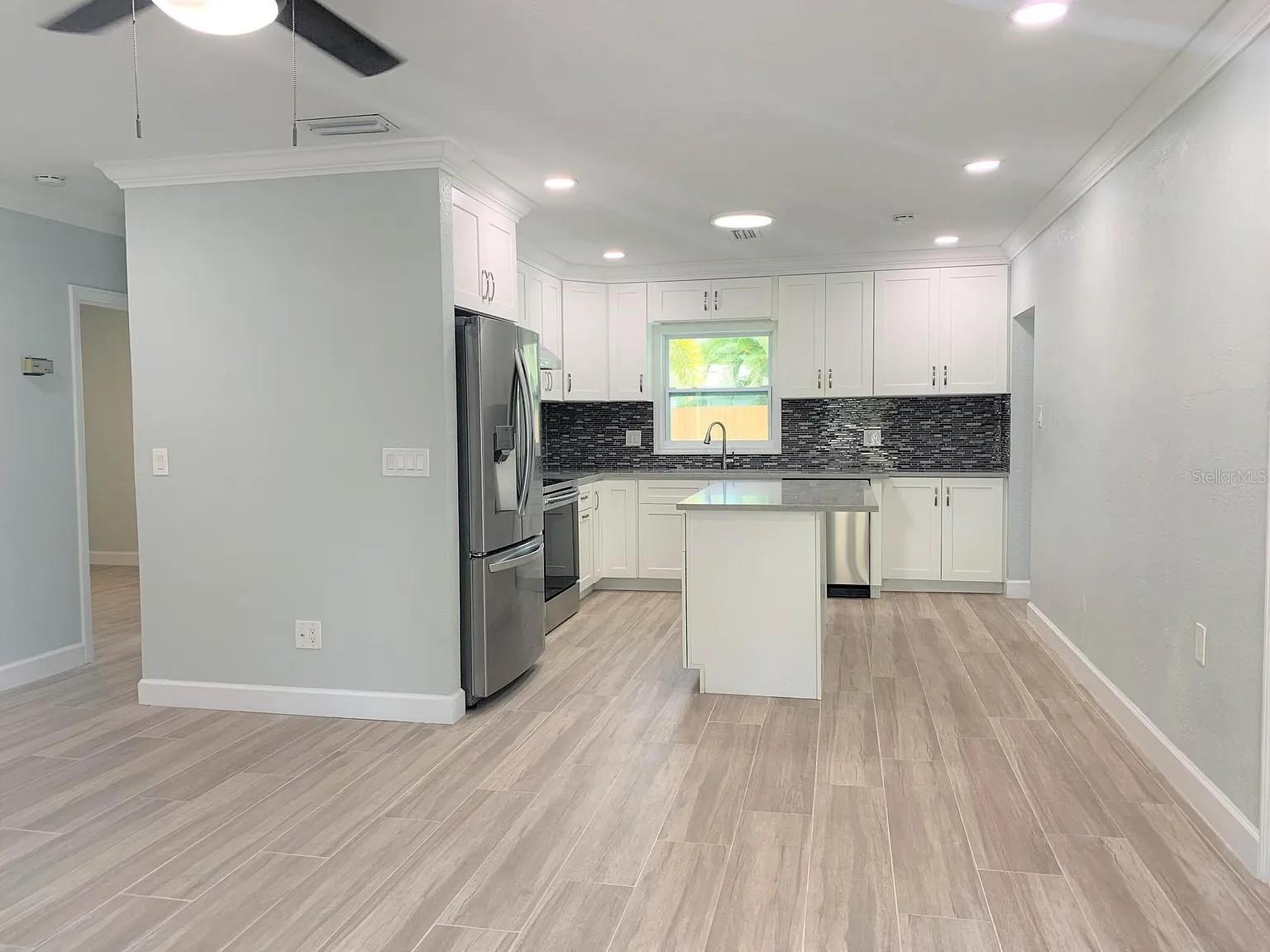 Image 3 of 20 For 2136 Palm Terrace
