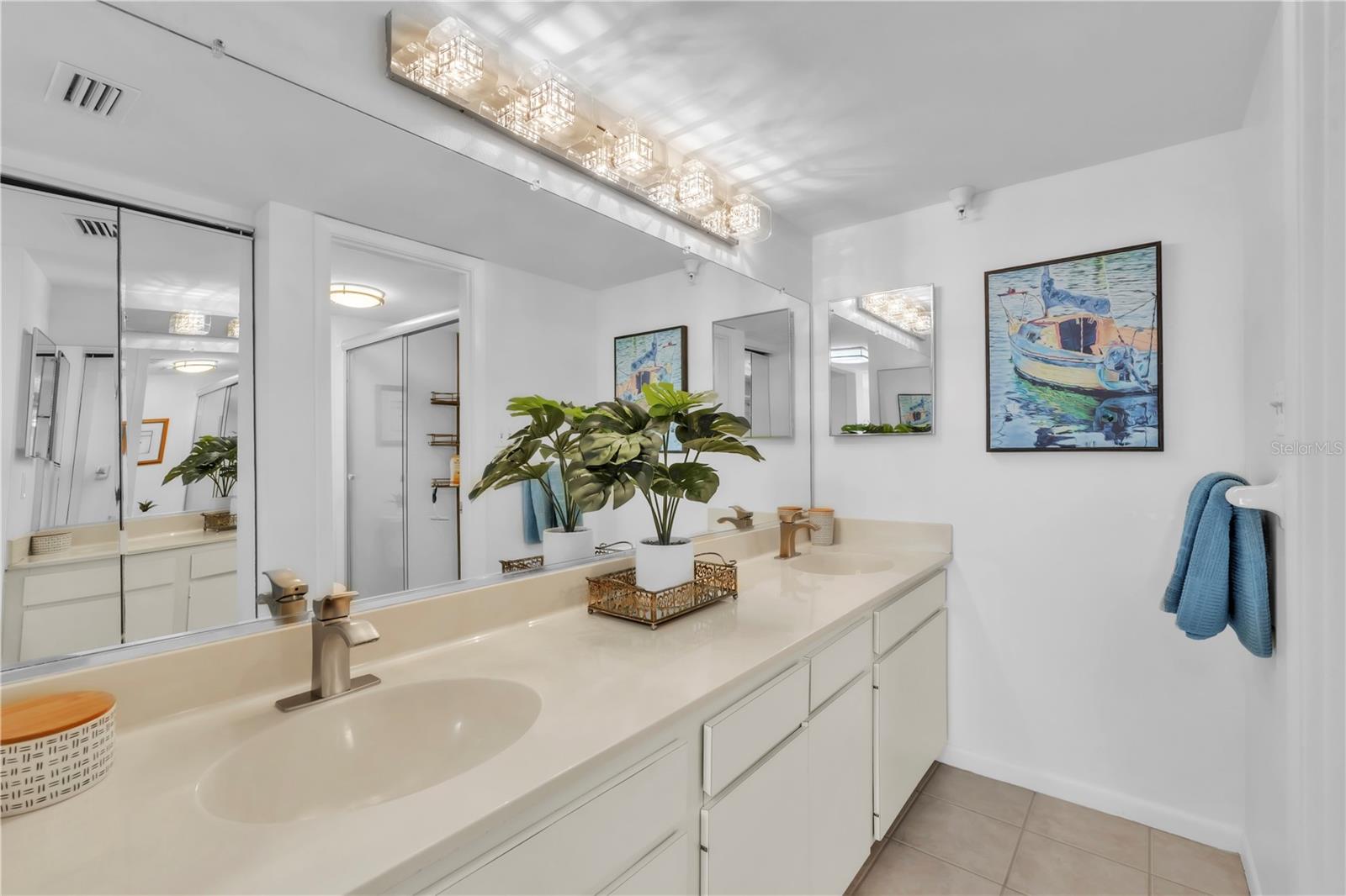 Image 15 of 47 For 11 Sunset Drive 601