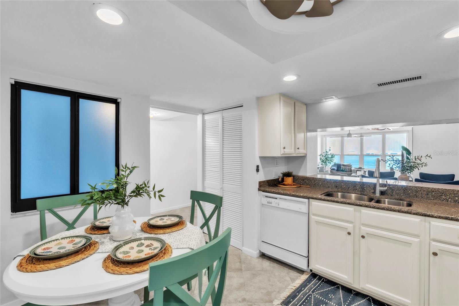 Image 25 of 47 For 11 Sunset Drive 601