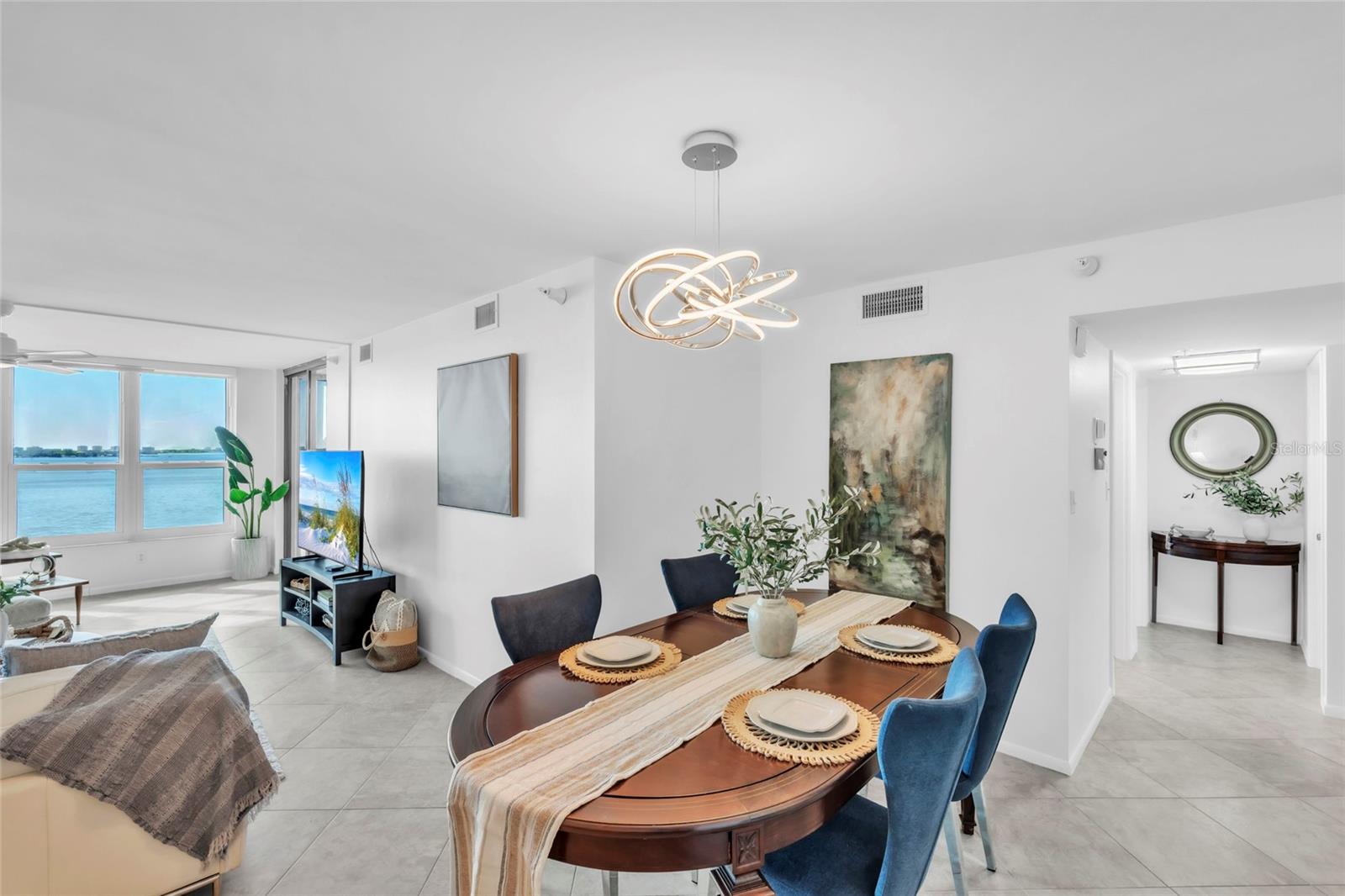 Image 4 of 47 For 11 Sunset Drive 601