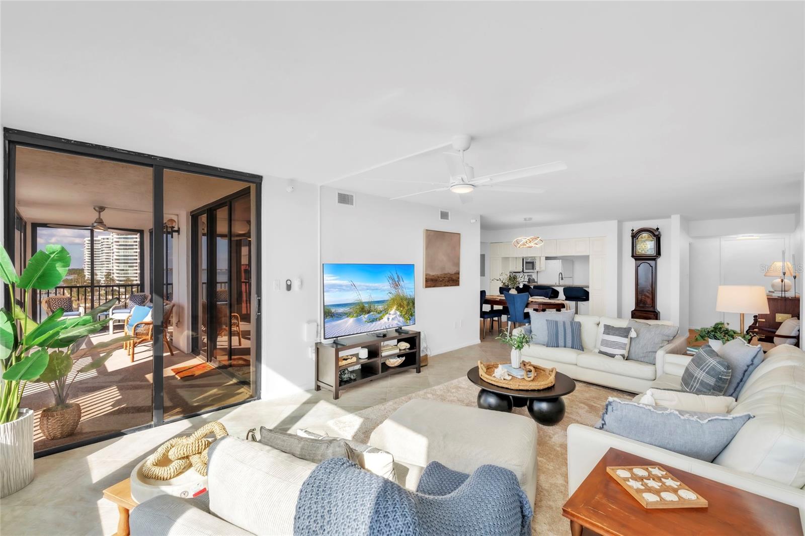 Image 7 of 47 For 11 Sunset Drive 601