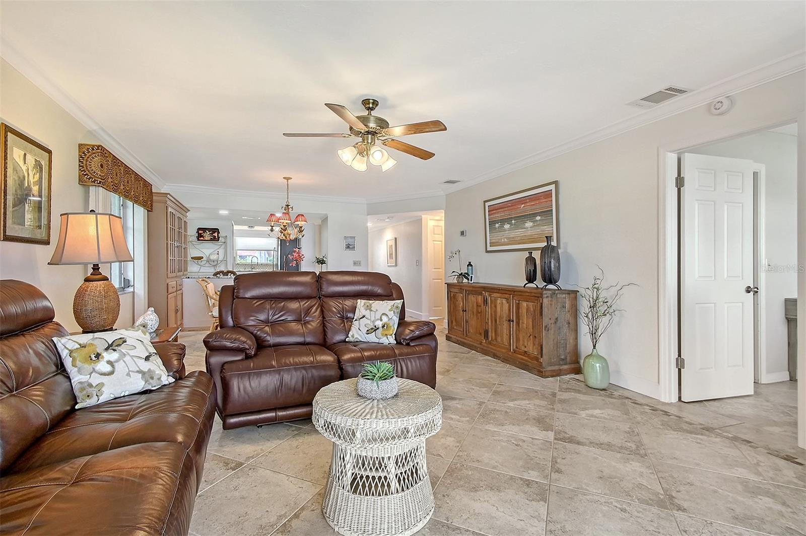 Image 10 of 75 For 4832 Independence Drive