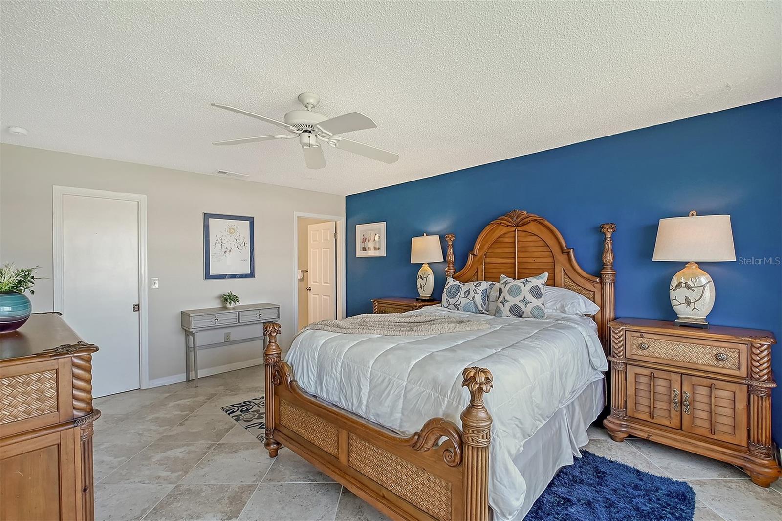 Image 25 of 75 For 4832 Independence Drive