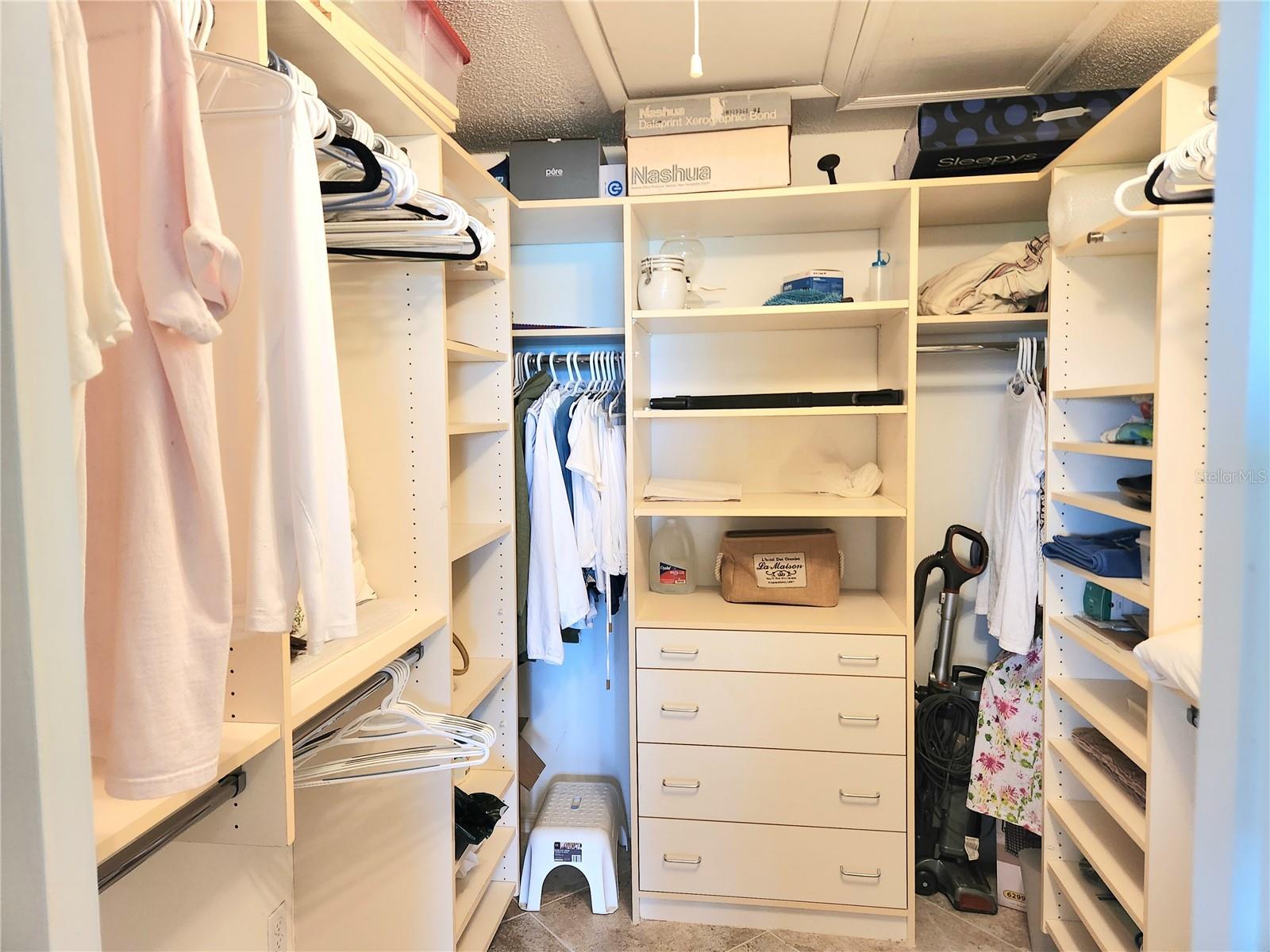 Image 27 of 75 For 4832 Independence Drive