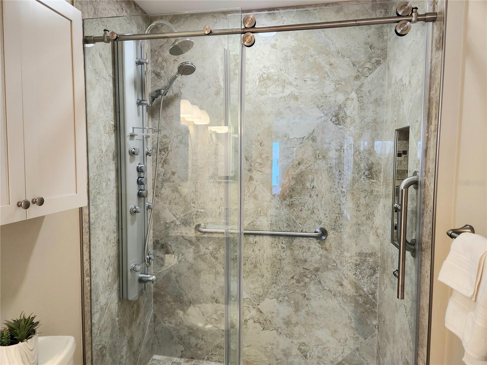 Image 29 of 75 For 4832 Independence Drive