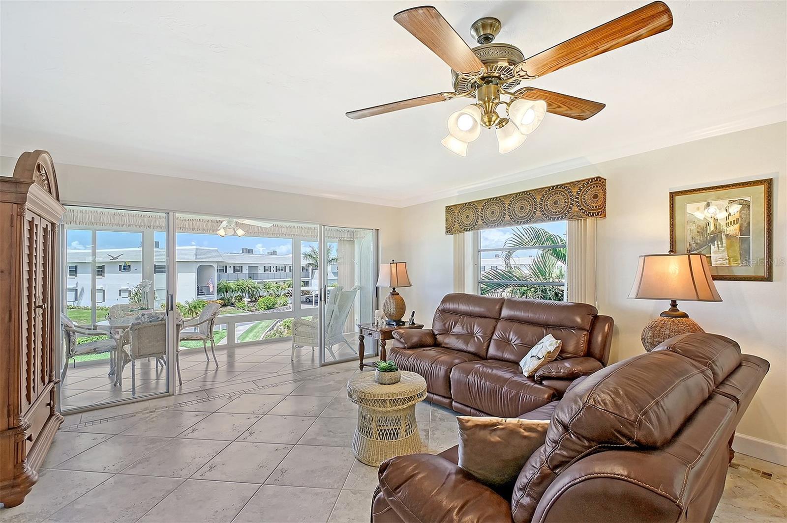 Image 7 of 75 For 4832 Independence Drive