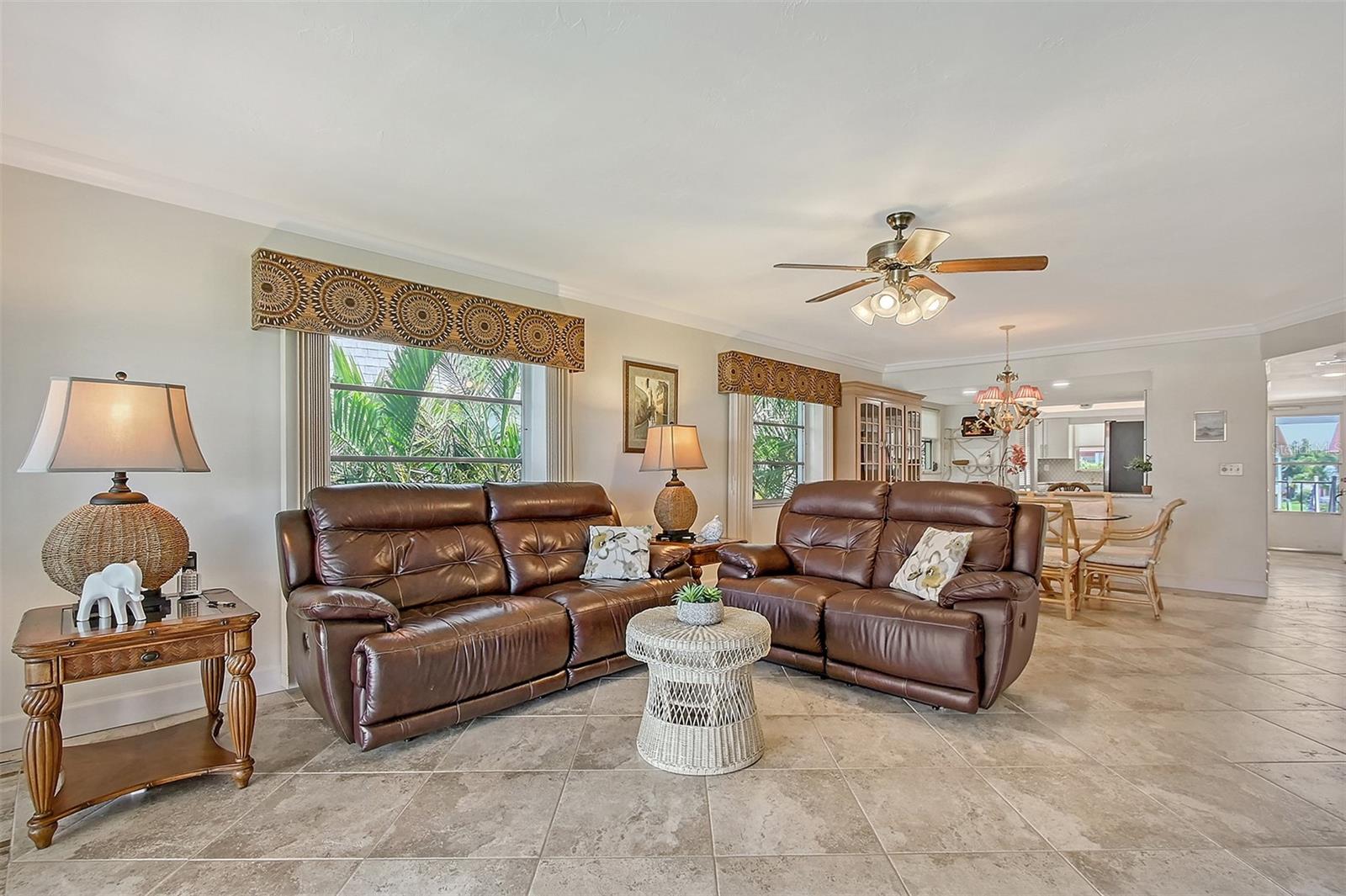 Image 9 of 75 For 4832 Independence Drive