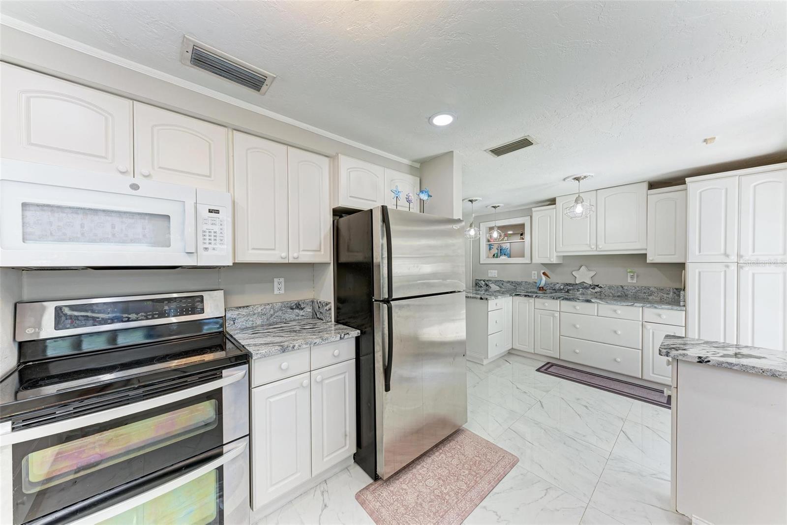 Image 14 of 52 For 5408 Evora Avenue