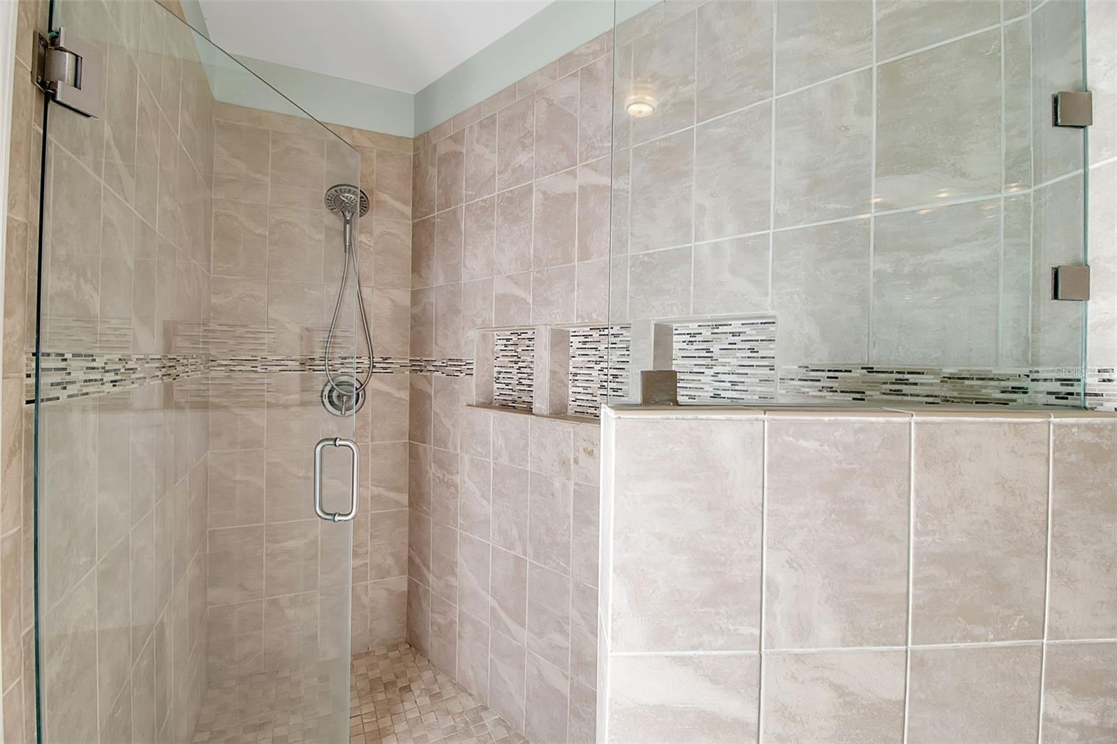 Image 26 of 43 For 2628 Britannia Road