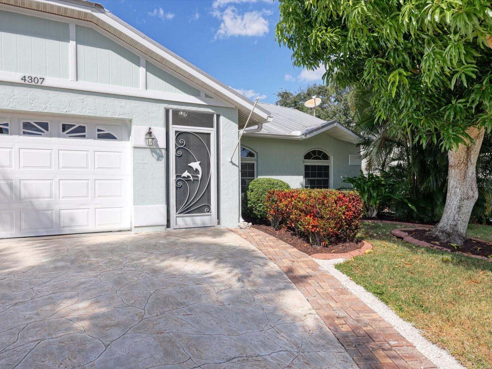 Image 2 of 38 For 4307 3rd Avenue Ne