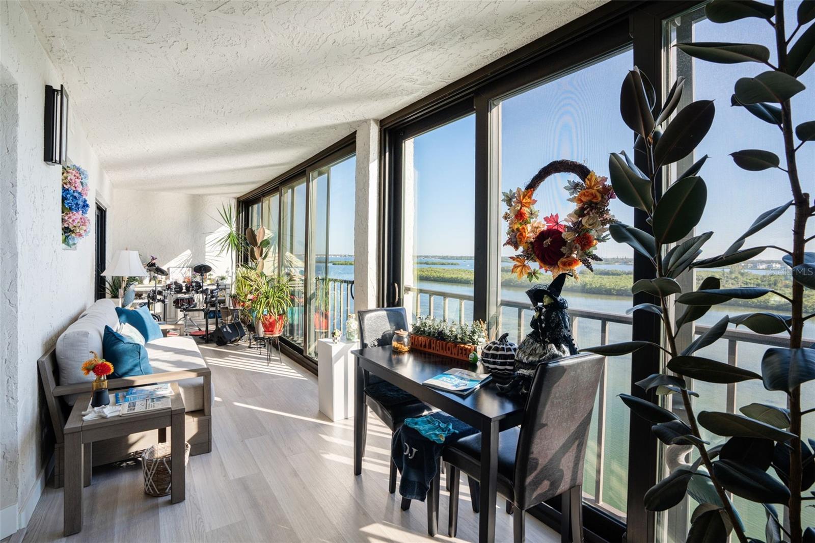 Image 12 of 37 For 9397 Midnight Pass Road 905