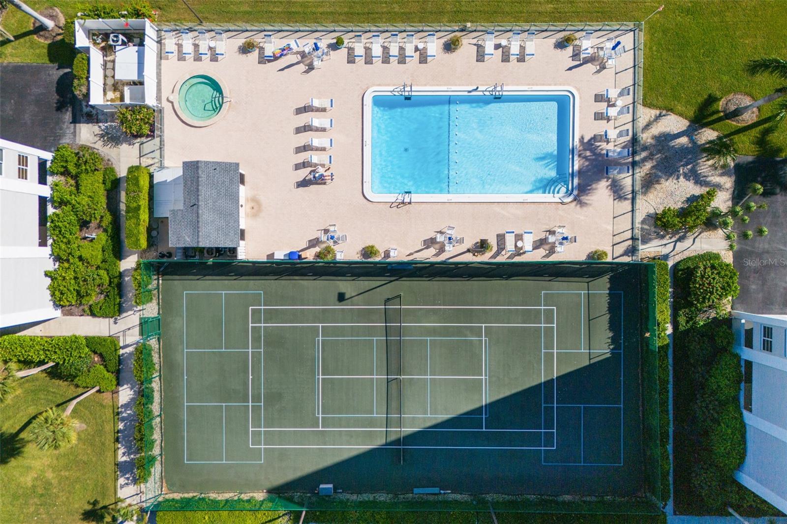 Image 16 of 37 For 9397 Midnight Pass Road 905