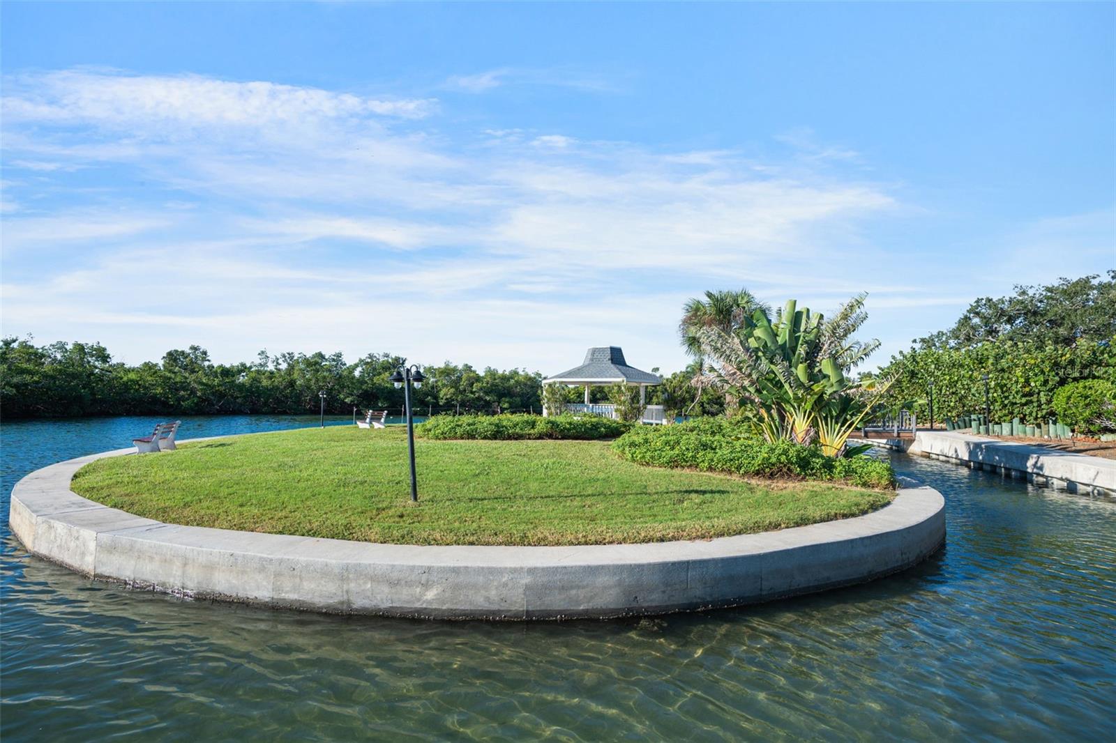 Image 22 of 37 For 9397 Midnight Pass Road 905