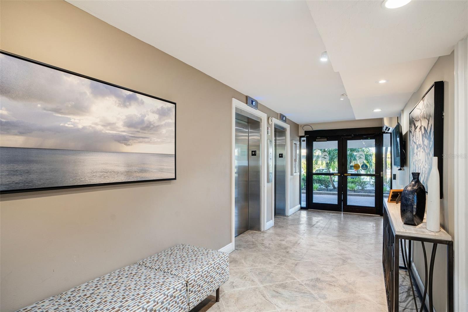 Image 25 of 37 For 9397 Midnight Pass Road 905