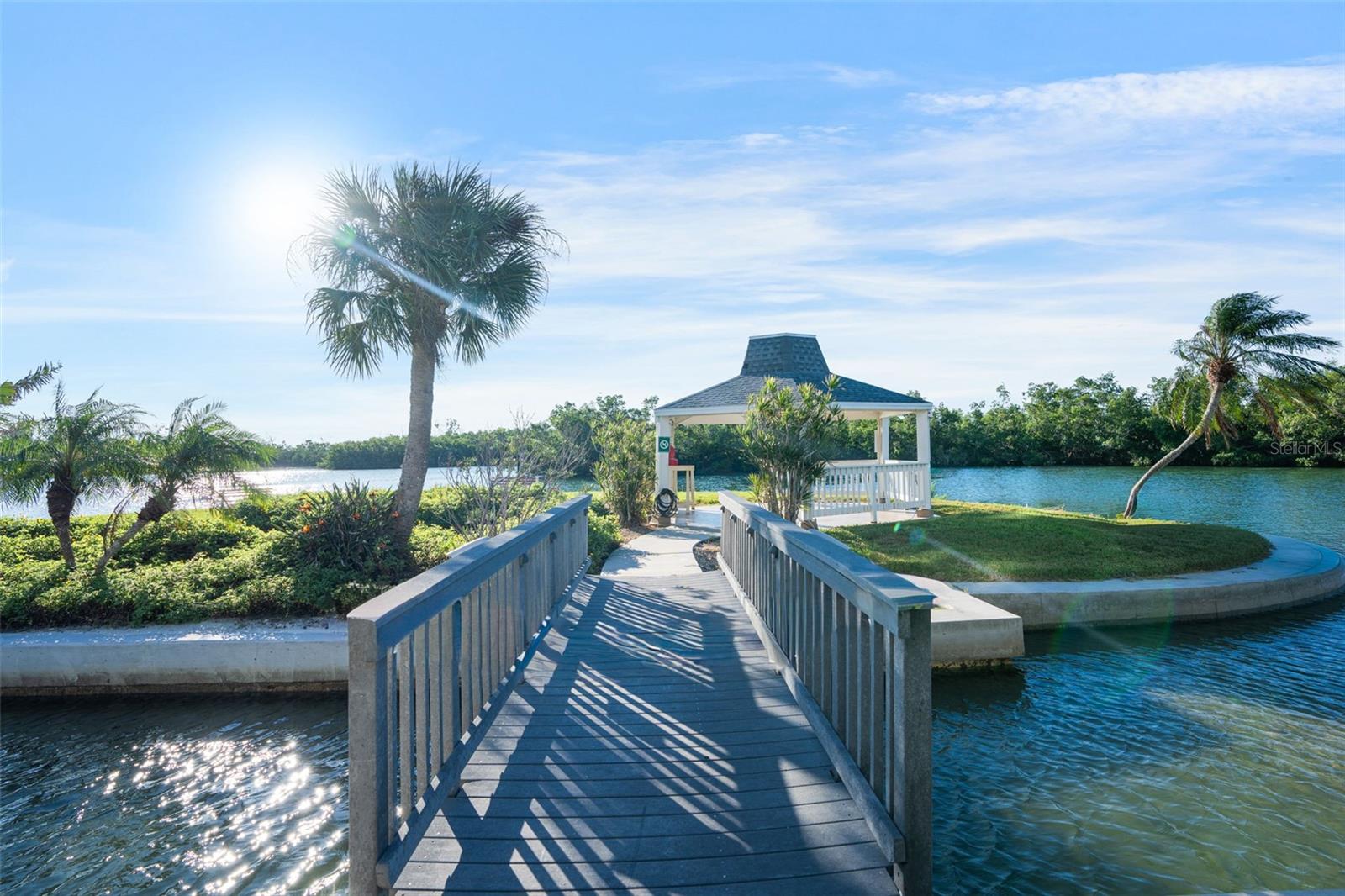 Image 29 of 37 For 9397 Midnight Pass Road 905