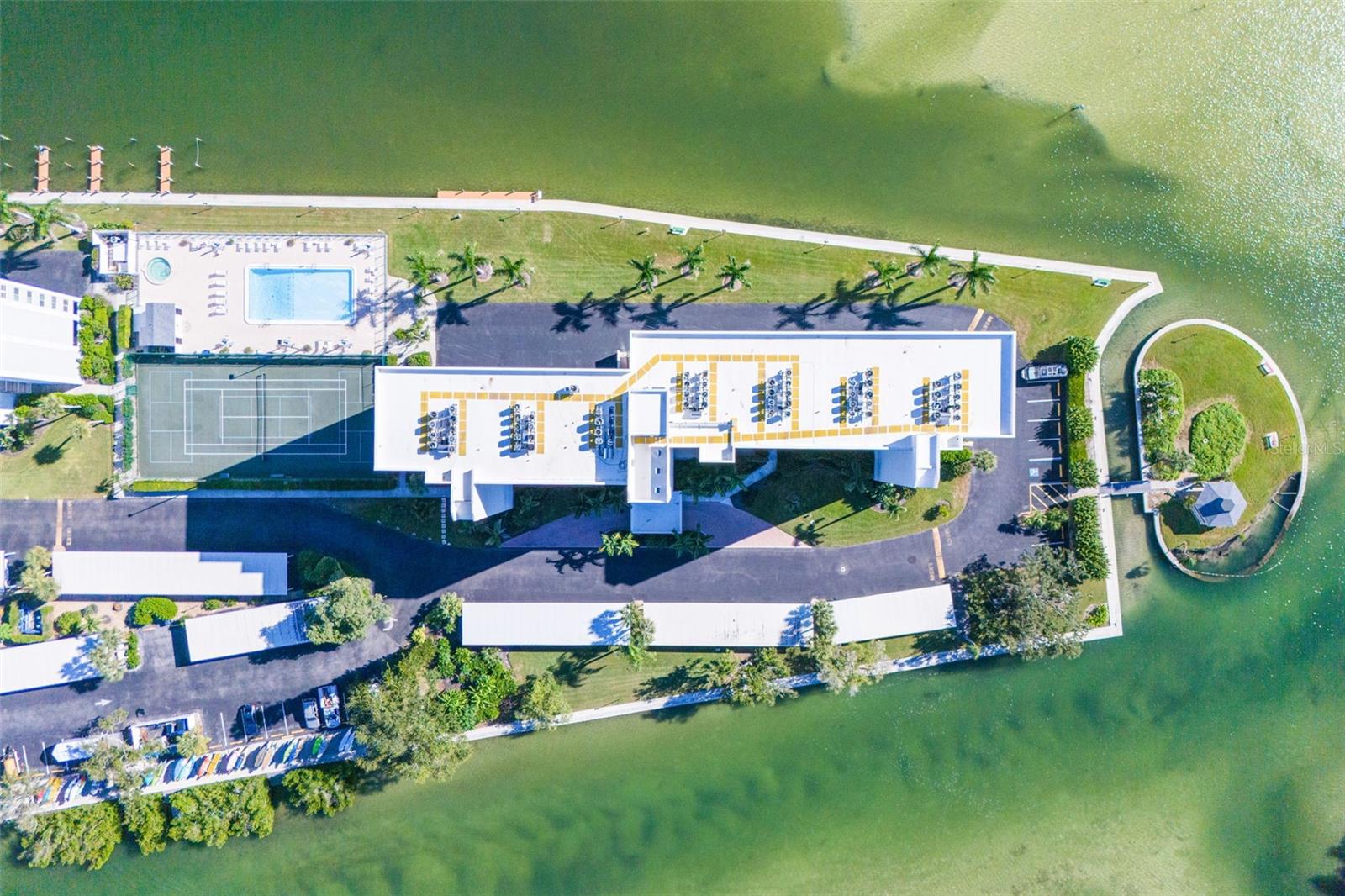 Image 32 of 37 For 9397 Midnight Pass Road 905