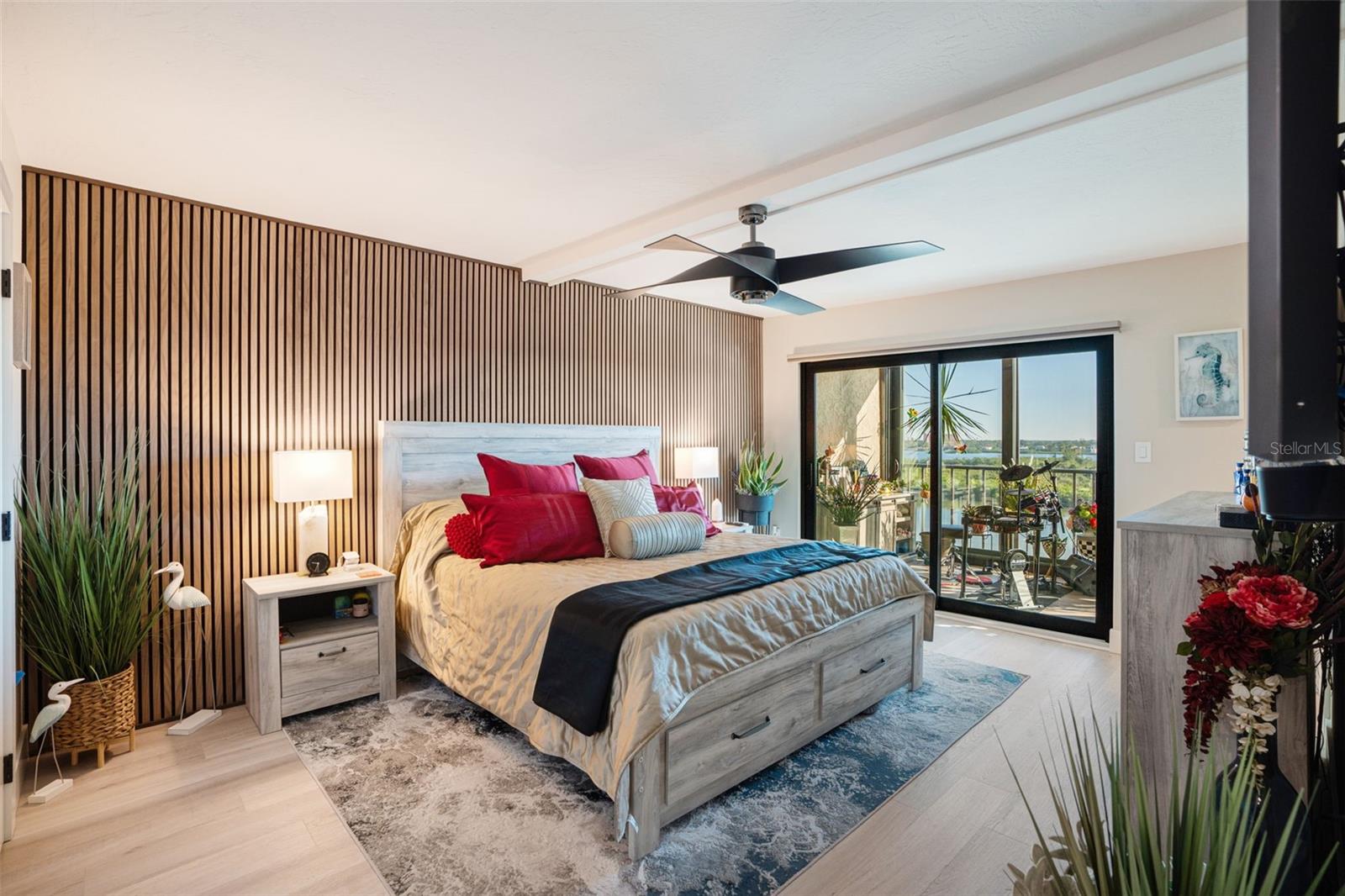 Image 5 of 37 For 9397 Midnight Pass Road 905