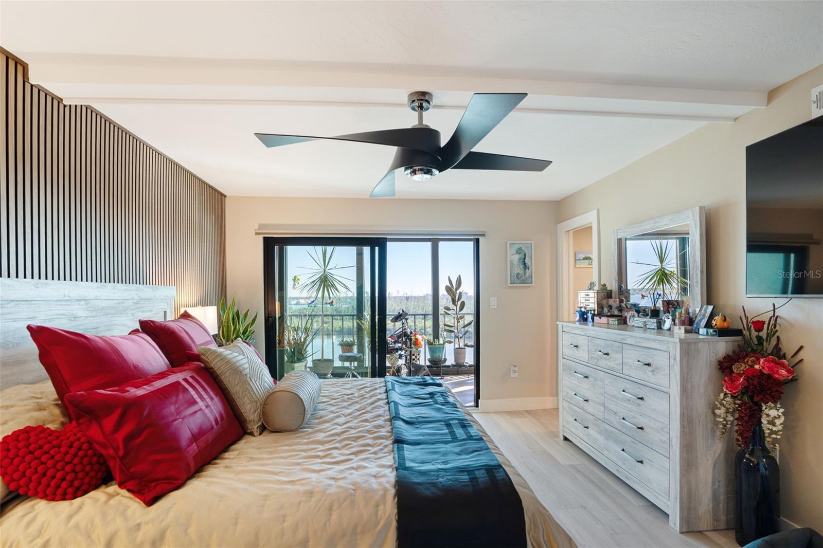 Image 6 of 37 For 9397 Midnight Pass Road 905