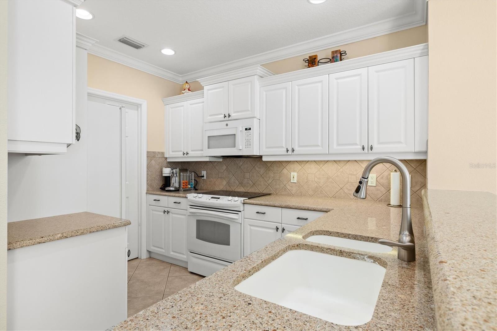 Image 13 of 72 For 5678 Duval Street