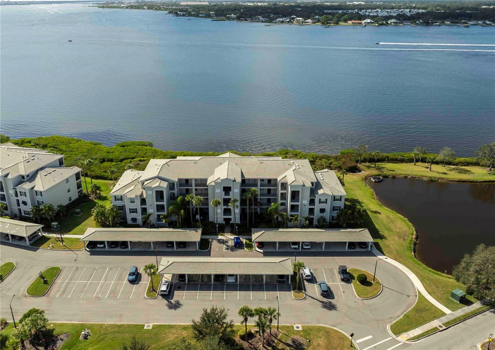 Image 22 of 38 For 1030 Tidewater Shores Loop 105