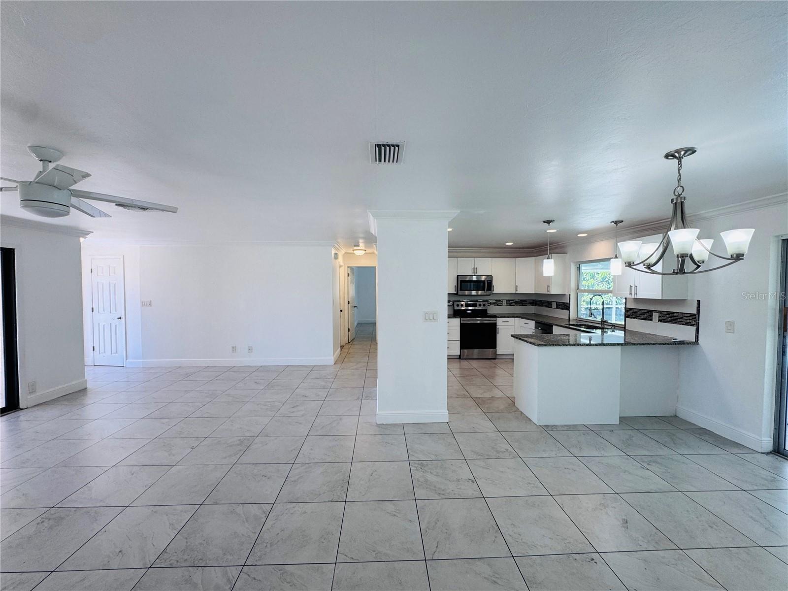 Image 14 of 51 For 2461 Woodland Circle