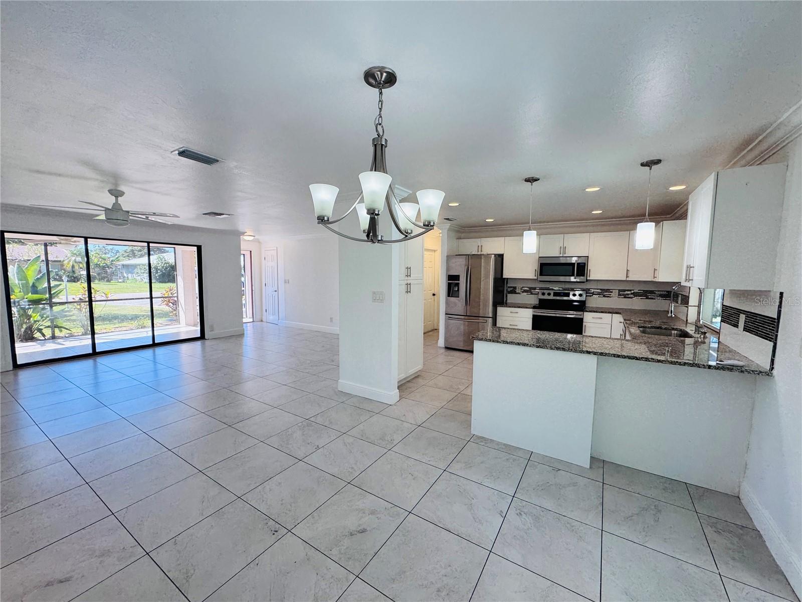 Image 16 of 51 For 2461 Woodland Circle